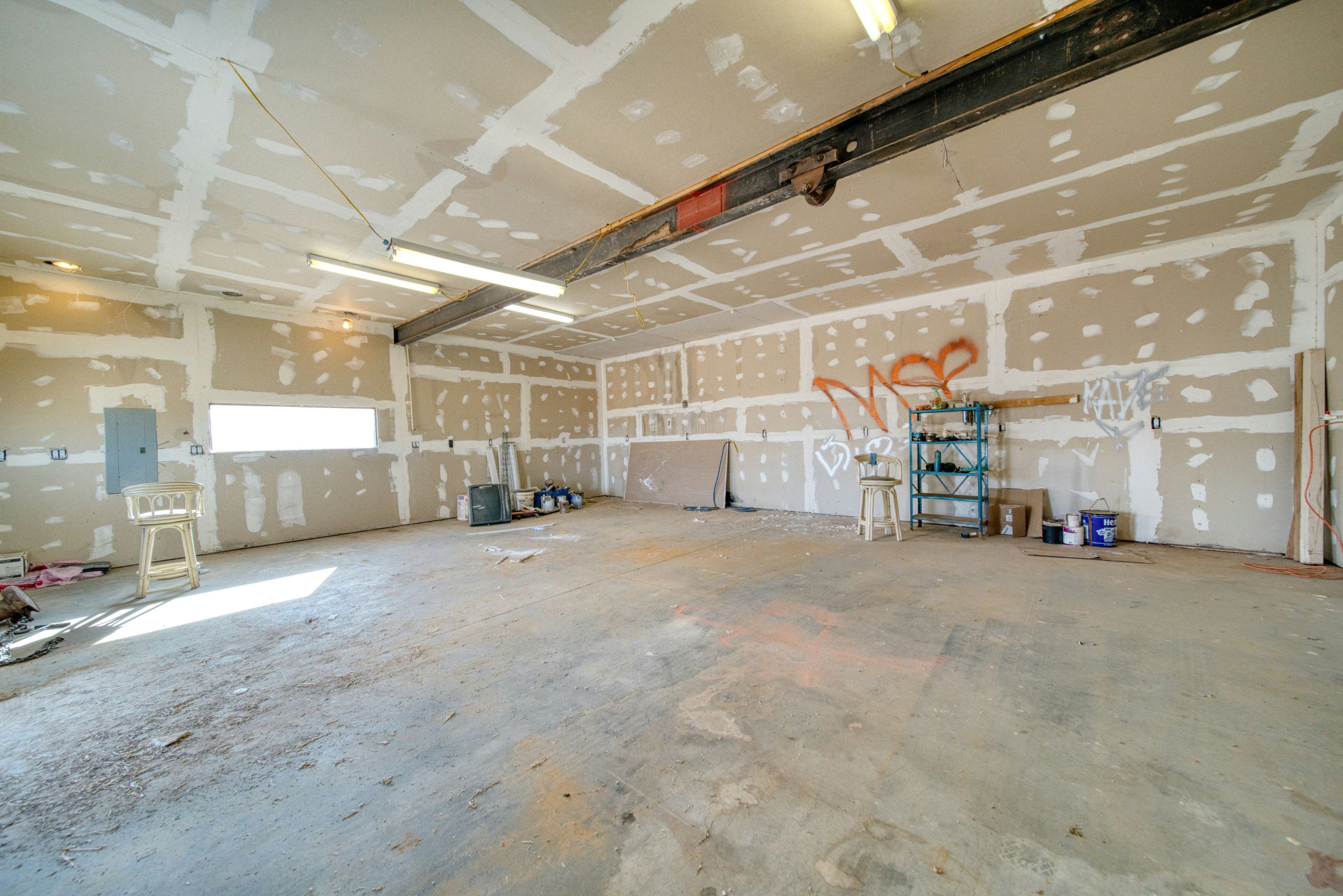 Drywall and sheetrock smooth finish
